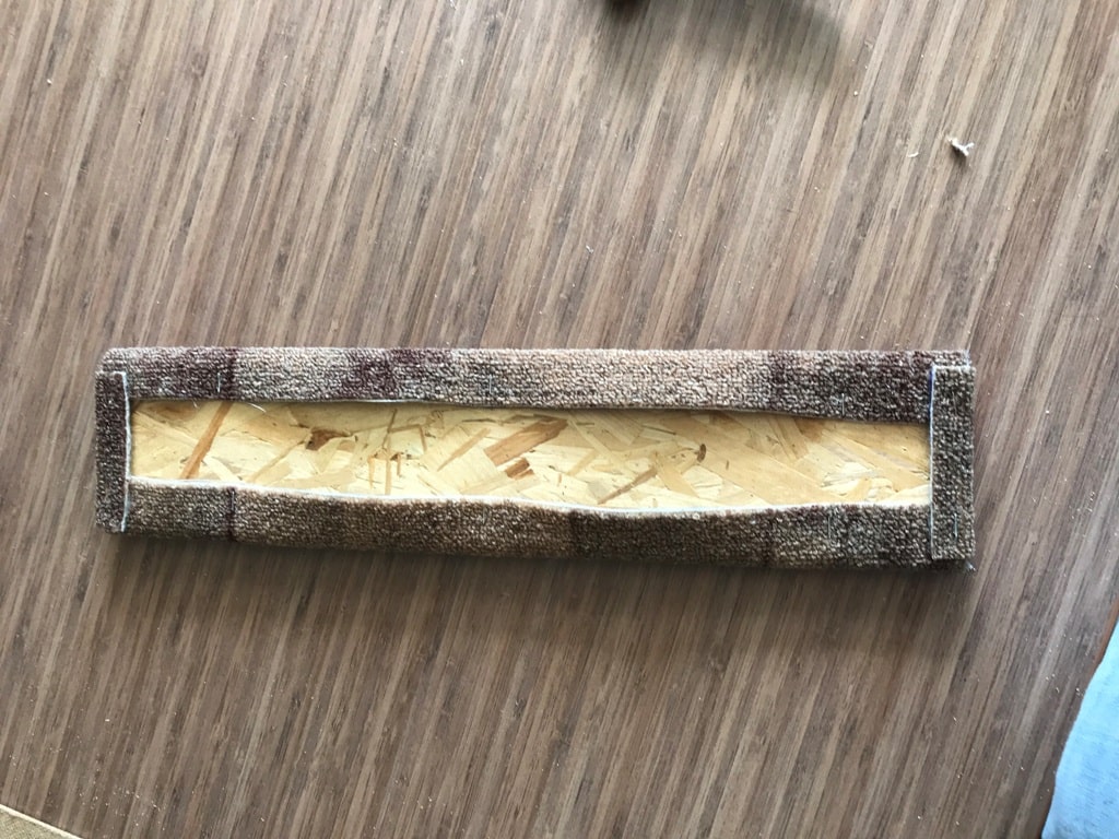 Закрепили скобами 