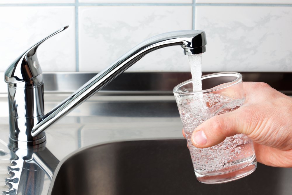 Почему запрещается употреблять воду из водопровода - 24news.in.ua